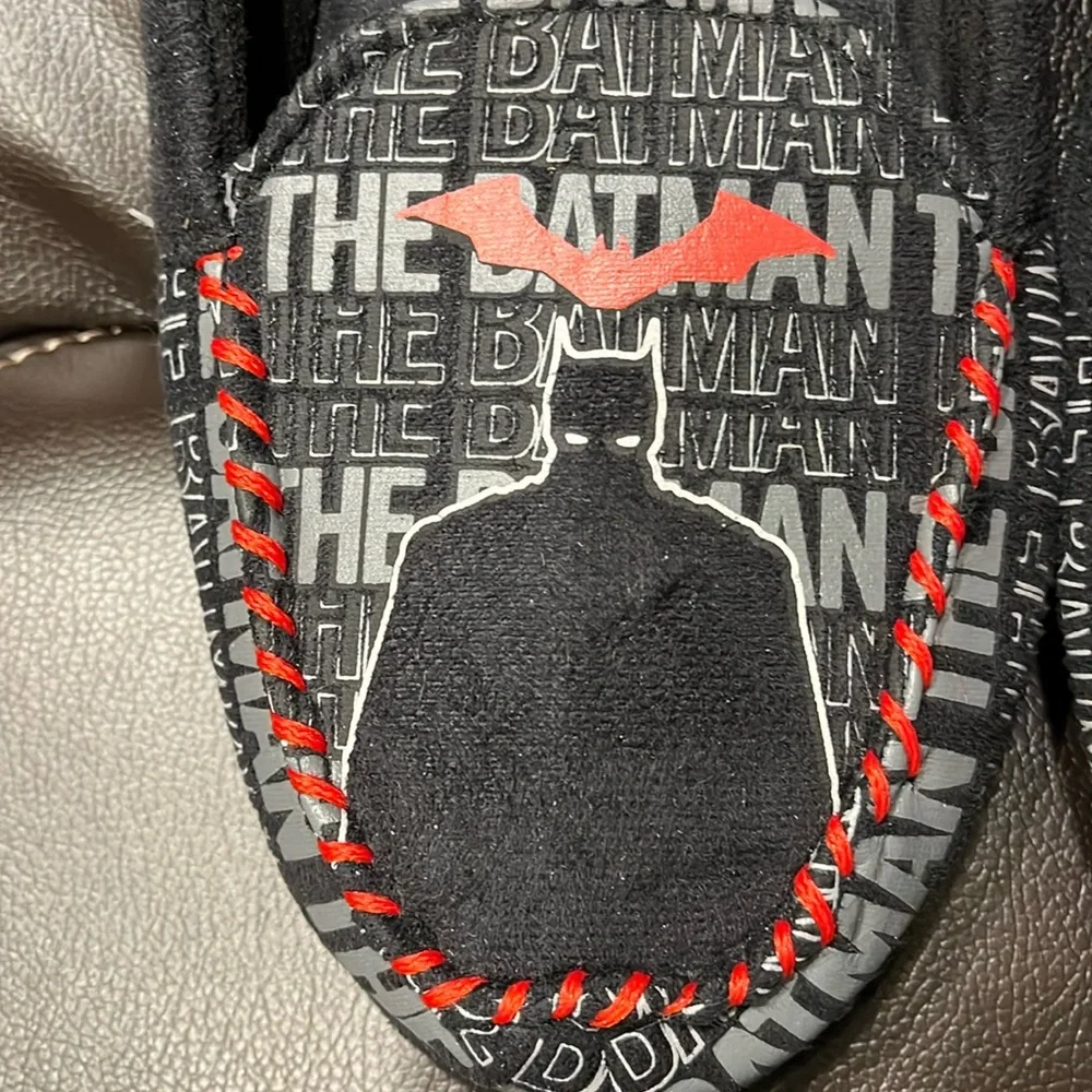 NEWTHE BATMAN Slippers size 5 Boys